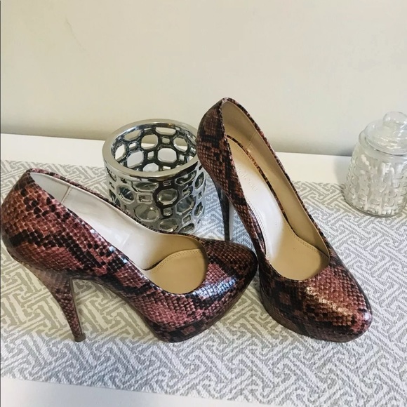 Le CHÂTEAU Snake Print Pumps - Picture 3 of 4